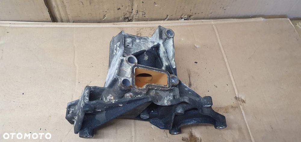 Łapa mocowanie pompy wspomagania Audi A6 C6 2.7 TDI 059145169AA - 6