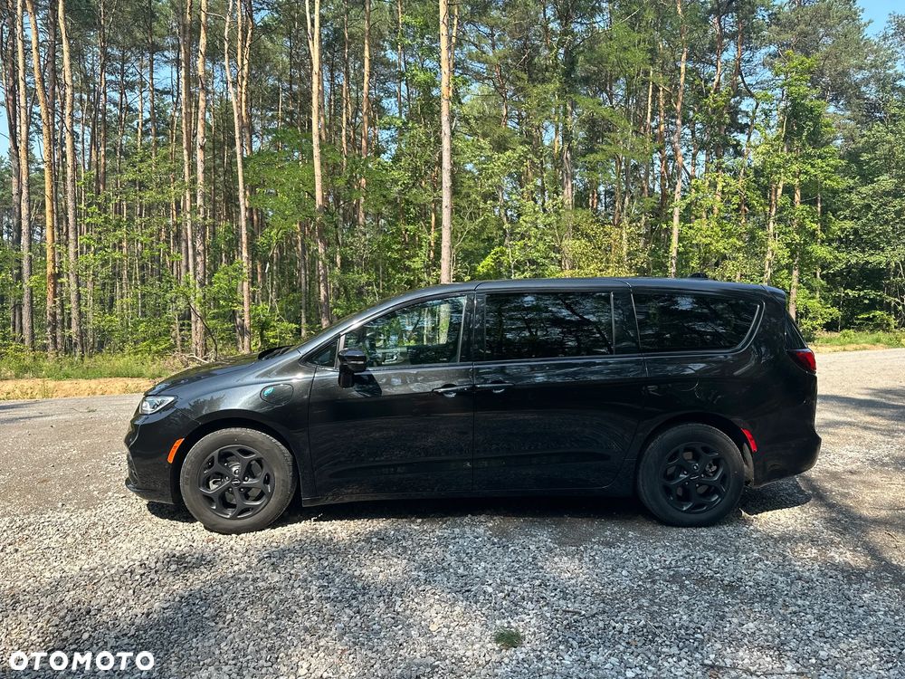 Chrysler Pacifica - 2