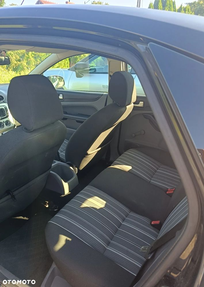 Ford Focus 1.6 Ambiente - 10