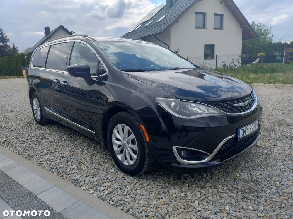 Chrysler Pacifica - 1