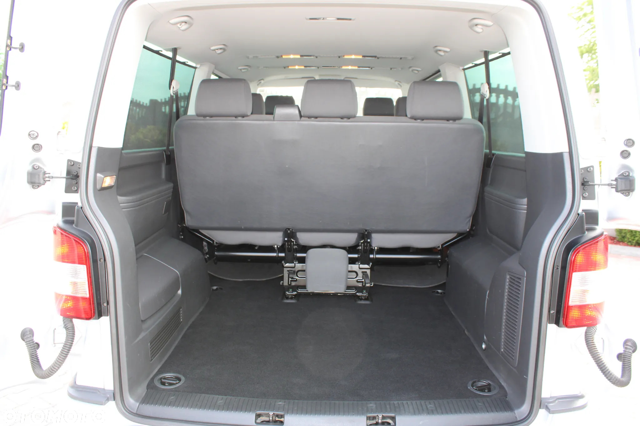 Volkswagen Caravelle - 32