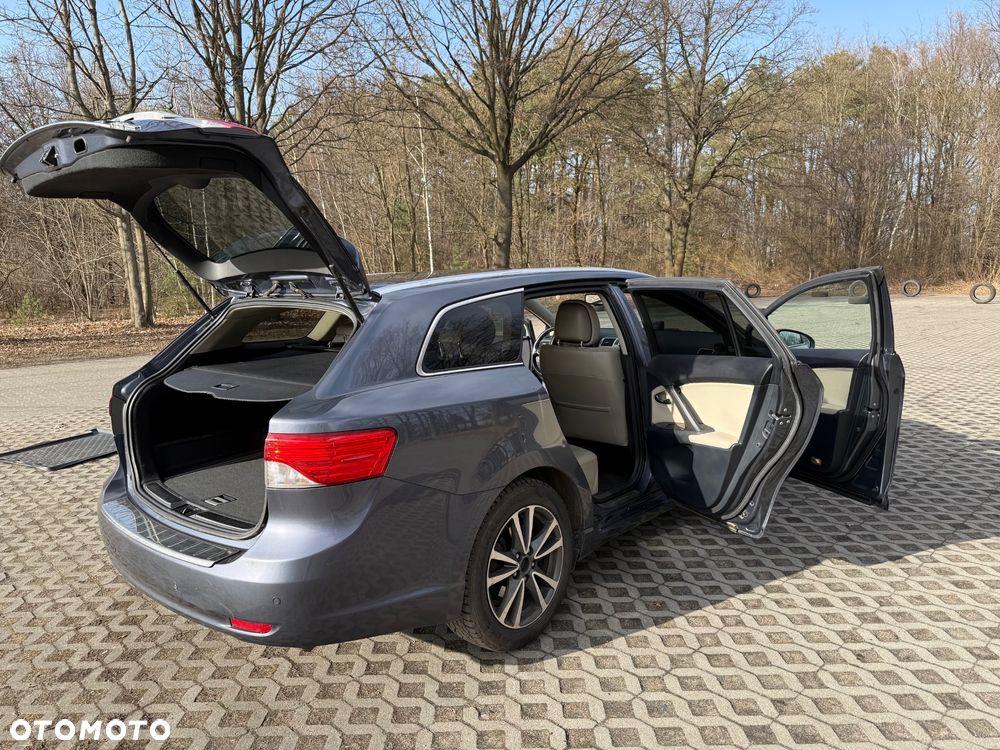 Toyota Avensis 2.2 D-4D Premium - 6