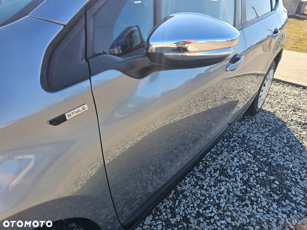 Peugeot 2008 1.2 Pure Tech Style S&S - 16