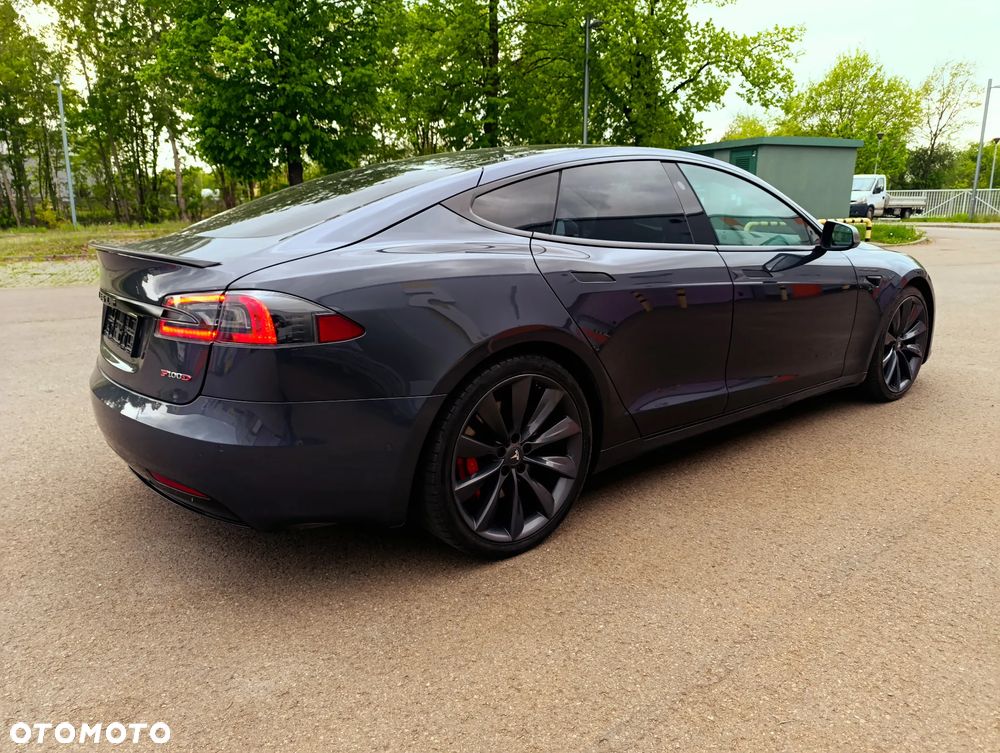 Tesla Model S - 15