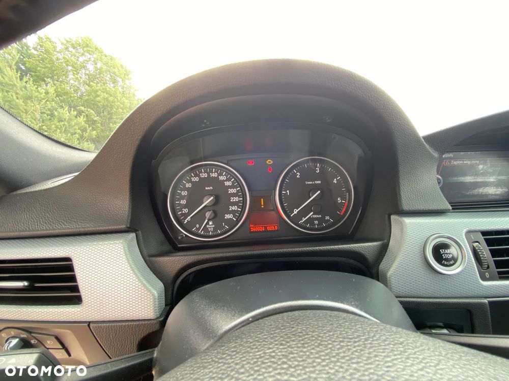 BMW Seria 3 330d DPF Edition Sport - 16