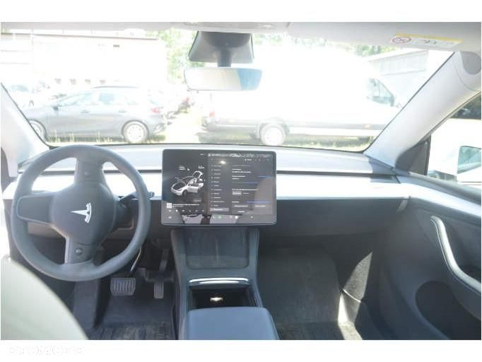 Tesla Y Long Range RWD - 7