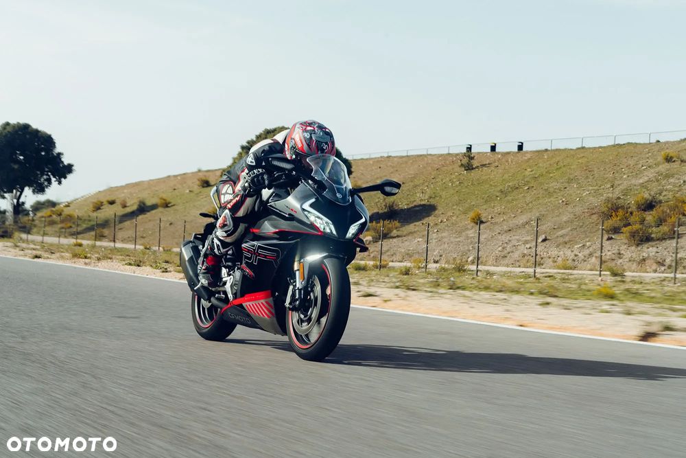 CFMoto SR - 9