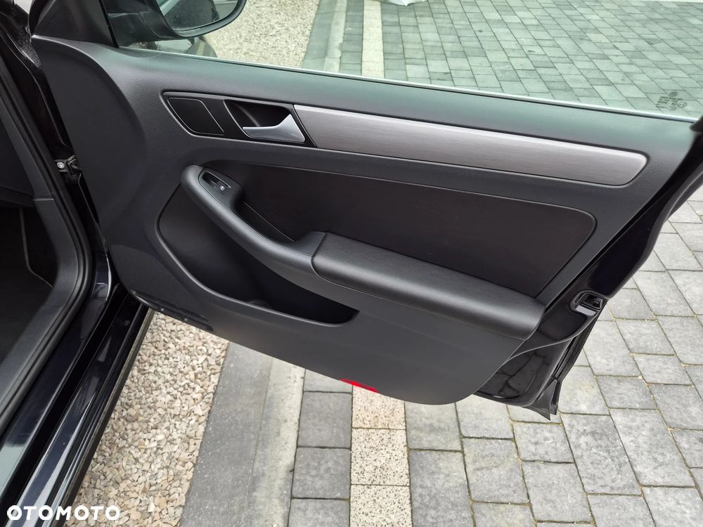 Volkswagen Jetta - 24