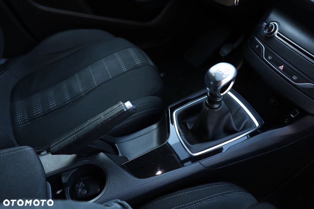 Peugeot 308 1.6 BlueHDi Allure S&S - 18