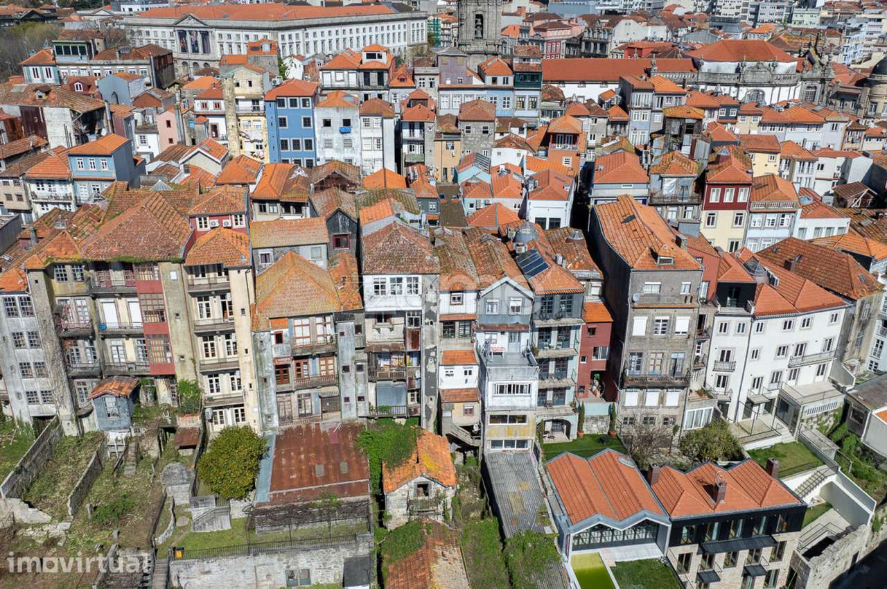 Prédio para Investimento em Zona ARU | Rua dos Caldeireiros - Porto - Grande imagem: 2/60