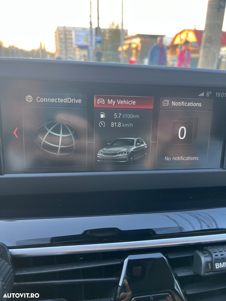 BMW Seria 5 520d xDrive AT - 12