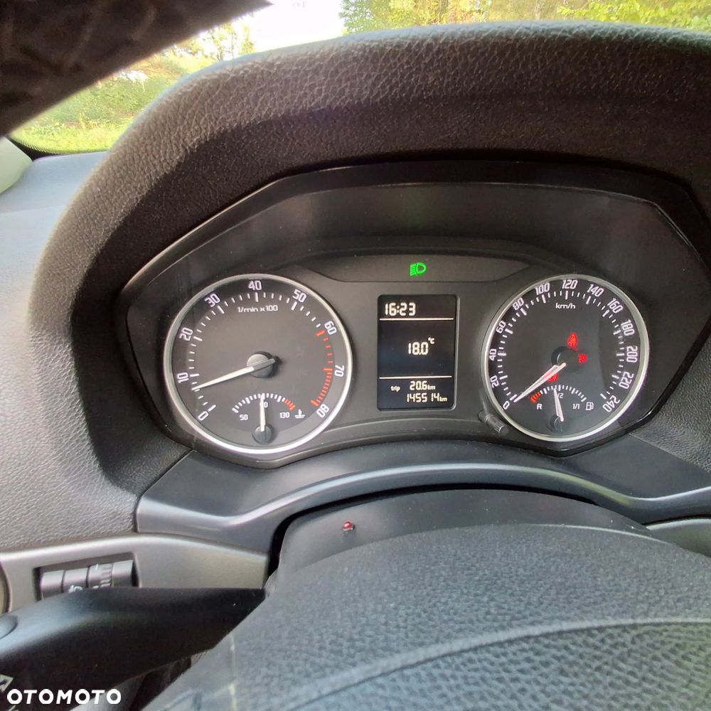 Skoda Octavia 1.6 Ambiente - 14