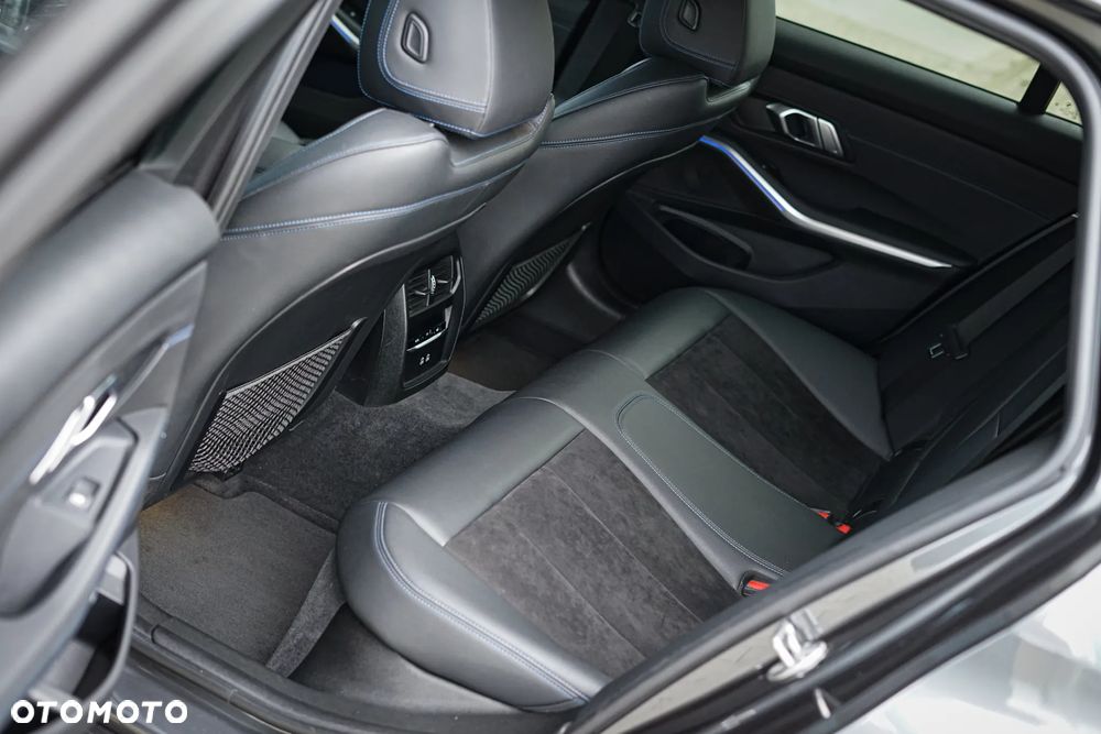 BMW Seria 3 330i M Sport sport - 36