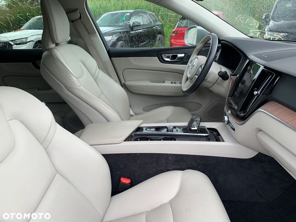 Volvo XC 60 B6 B AWD Momentum - 11
