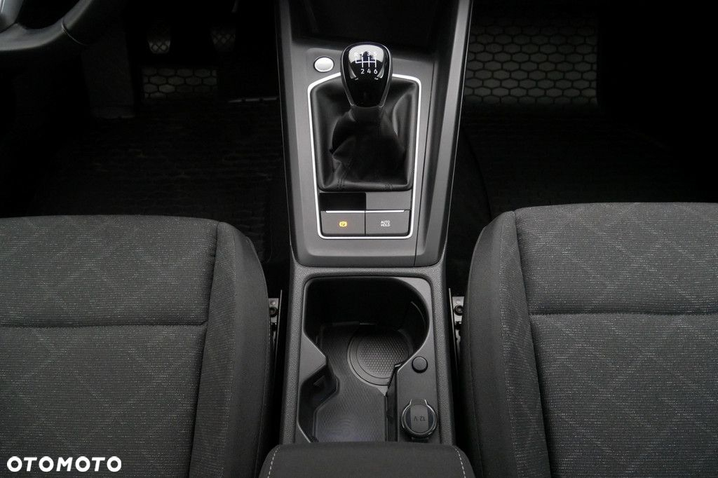 Volkswagen Golf - 11