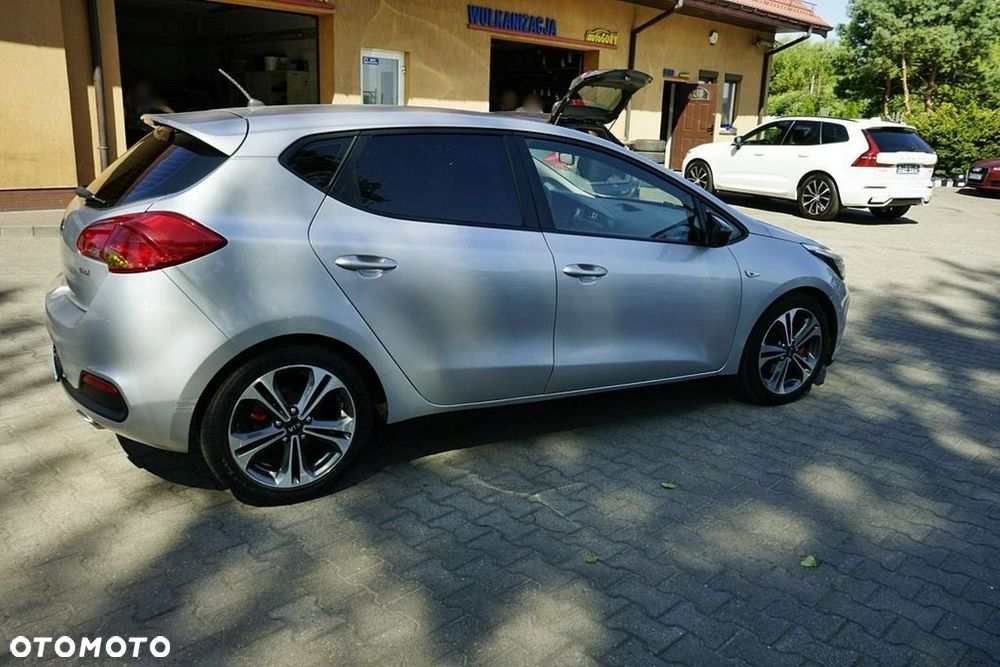 Kia Ceed - 10