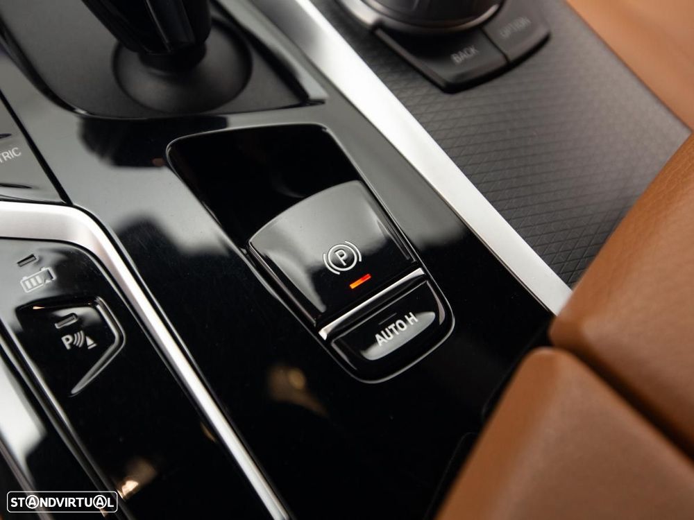 BMW 530 e Pack Desportivo M - 27
