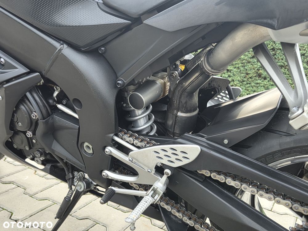 Yamaha R1 - 30