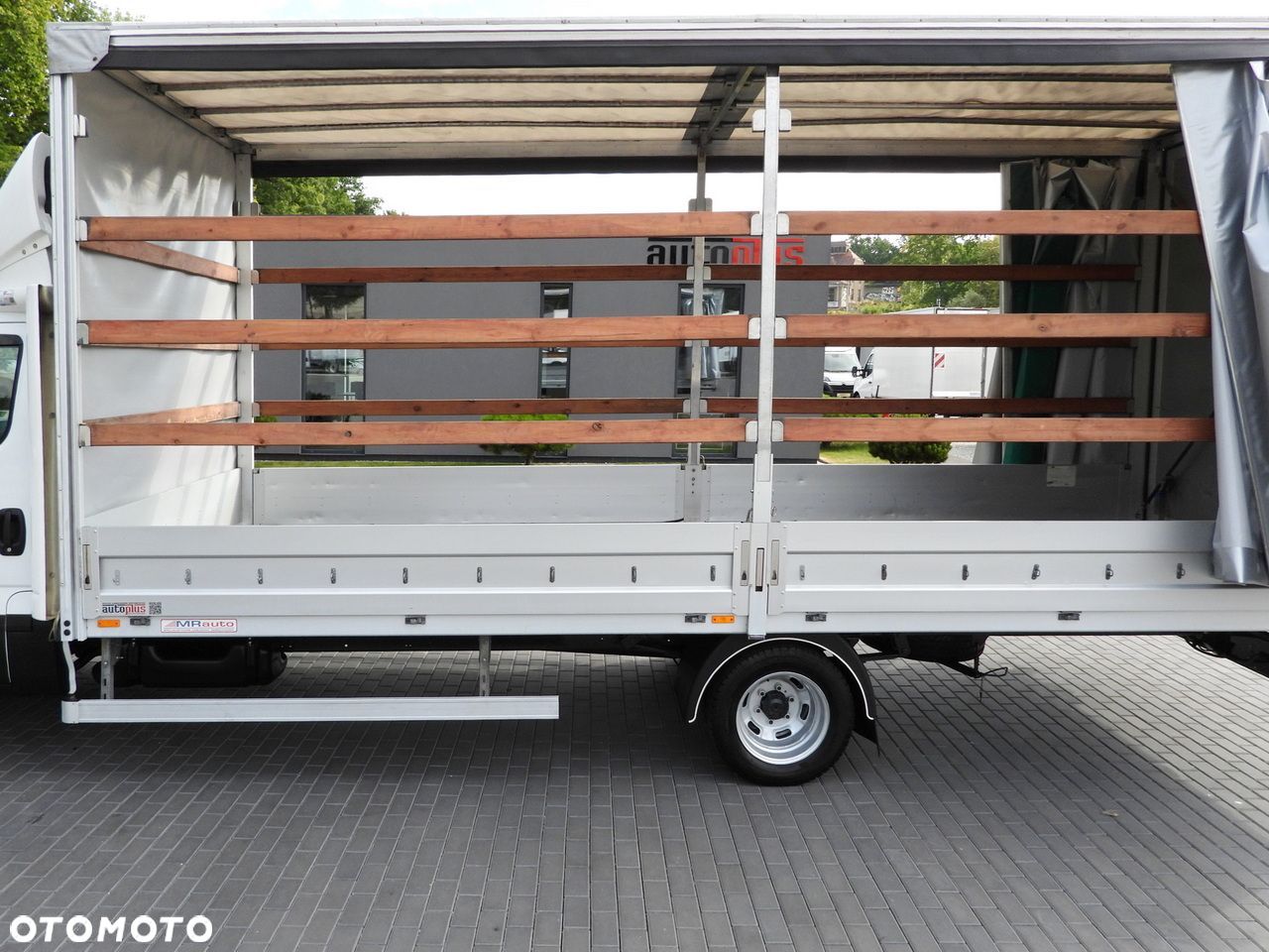 Iveco DAILY 50C15 PLANDEKA 12 PALET TEMPOMAT BLIŹNIACZE KOŁA KLIMATYZACJA  150KM - 25