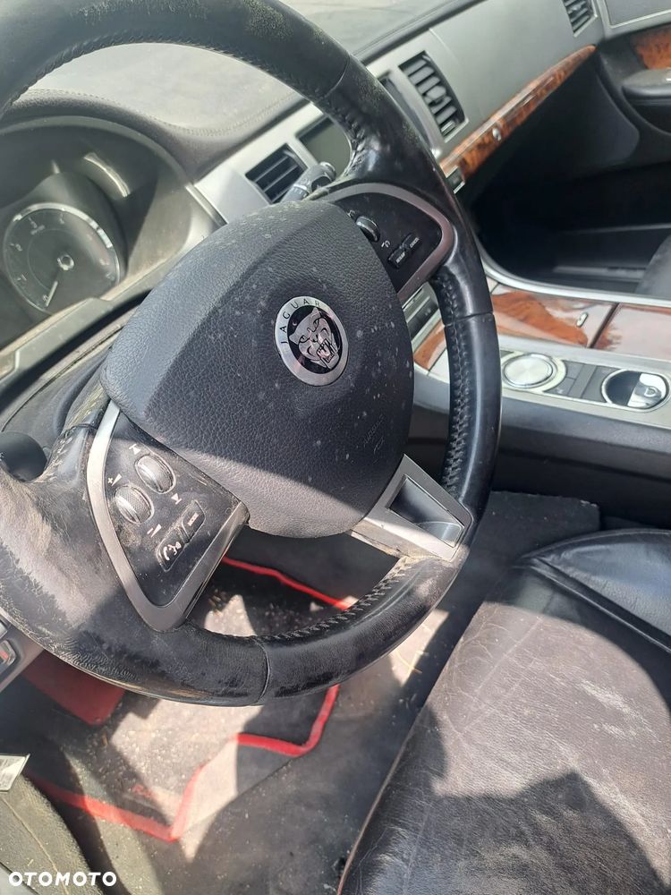 Jaguar XF 2.2 - 5