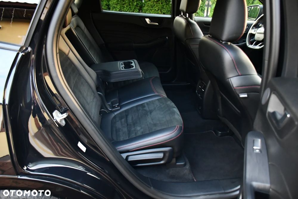 Ford Kuga 2.5 FHEV AWD ST-Line X - 24