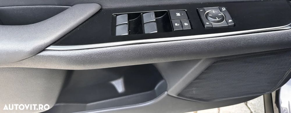 Lexus UX - 12