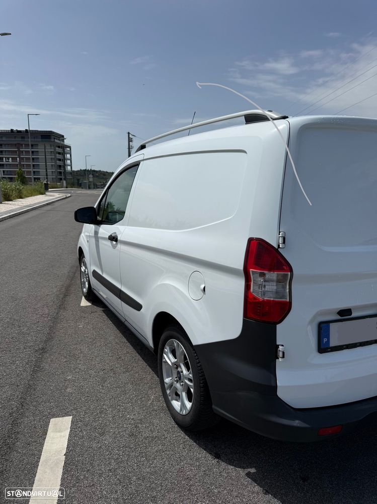 Ford Transit Courier - 4