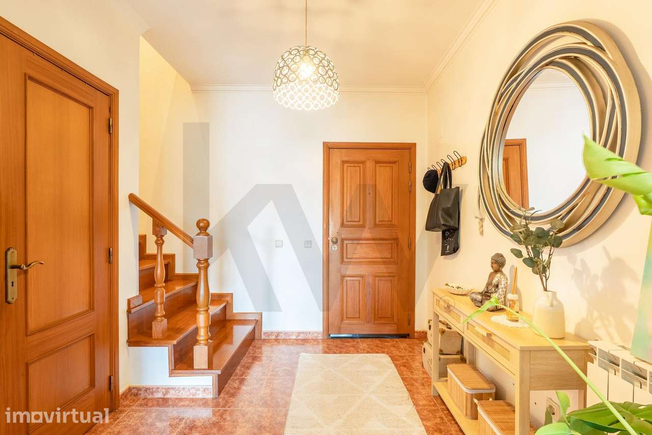 Apartamento T2 Duplex com Solário, Varanda e Garagem – A 3 minutos do - Grande imagem: 3/58