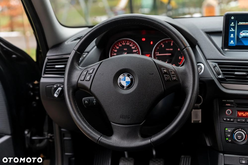 BMW X1 xDrive18d Sport Line - 23