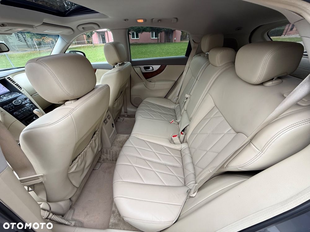 Infiniti QX70 - 8
