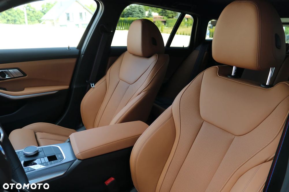 BMW Seria 3 330i xDrive - 17
