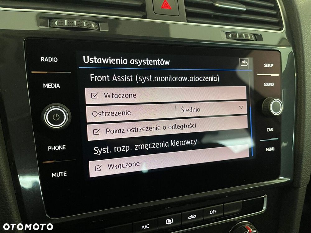 Volkswagen Golf 1.6 TDI BMT Comfortline - 19