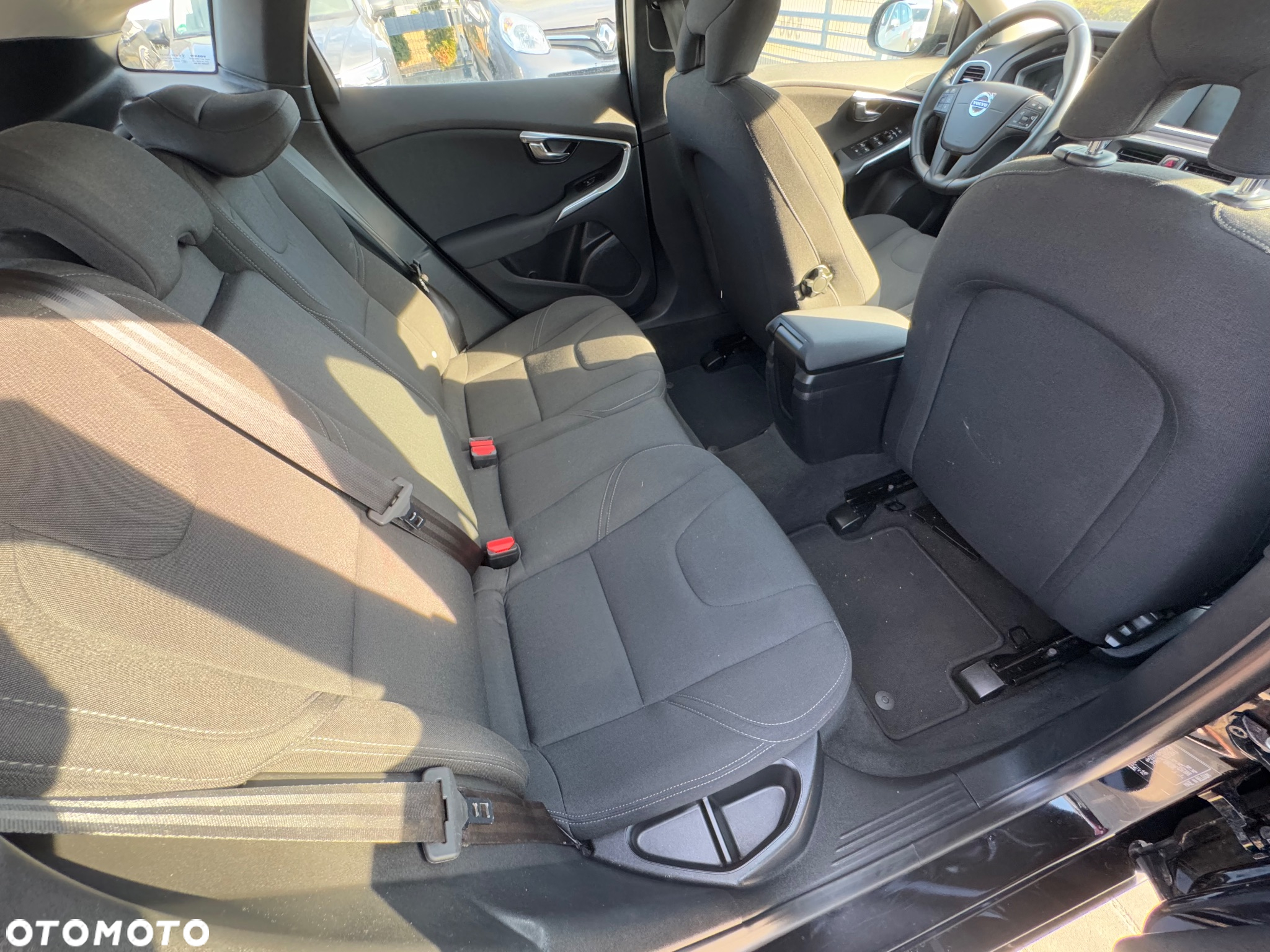 Volvo V40 D2 Drive-E Momentum - 37
