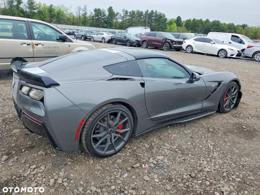 Chevrolet Corvette - 6