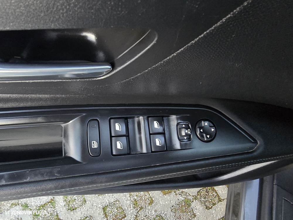 Peugeot 3008 BlueHDi 130 Stop & Start EAT8 Allure - 37