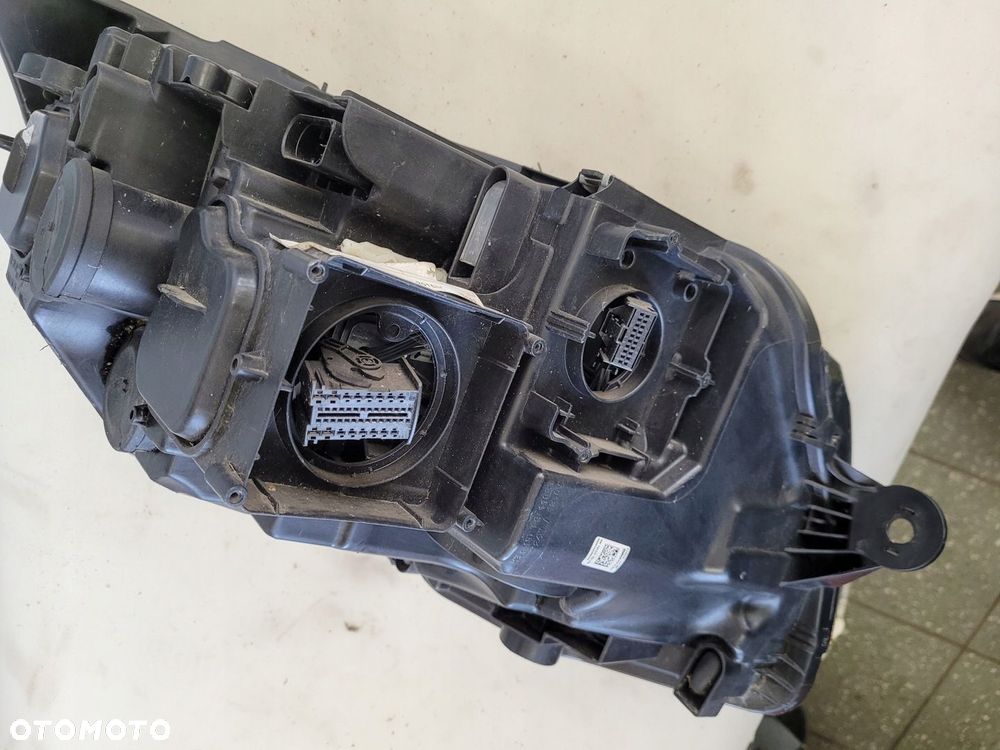LAMPA LEWY PRZÓD VW MULTIVAN 7E1941035 - 8