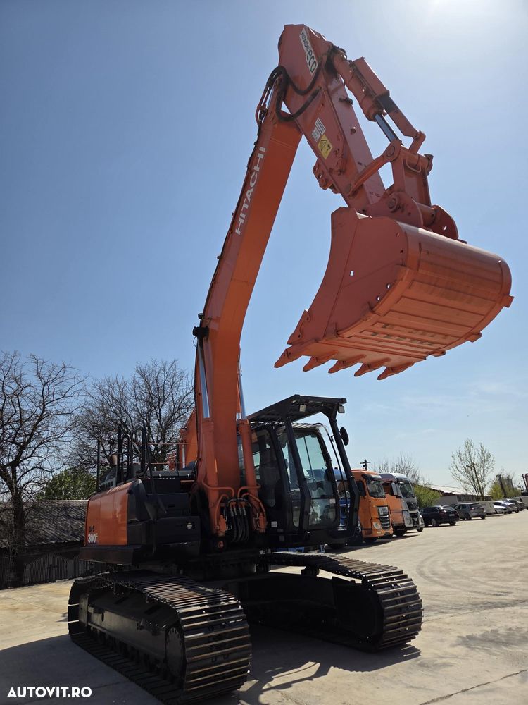 Hitachi 32t, cupa 1,8mc NOUA, 2019, 7.237h, consum mediu 18,6litri/ora, Isuzu 265CP, 3 pompe hidr HITACHI, produs in JAPONIA, lant 80% bun doar 991h deplasare, reviziile facute, inst picon si rotire, antifurt, Ad sapare 8m, AC, leasing 3 ani-PROMOTIE 96.900 - 12