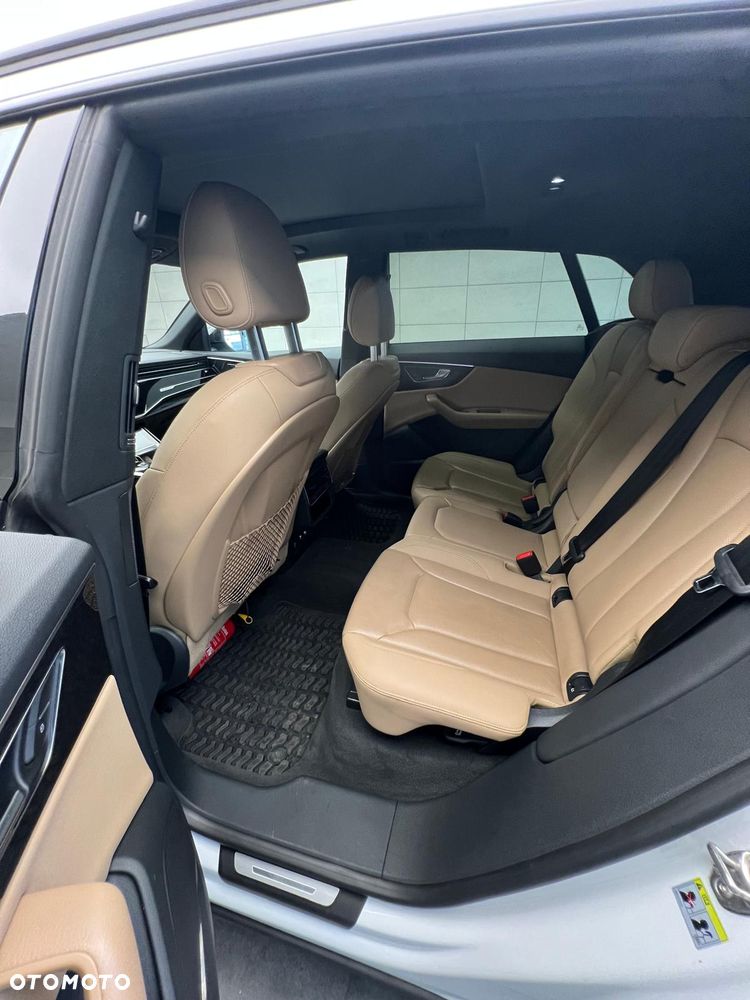 Audi Q8 55 TFSI quattro tiptronic - 9