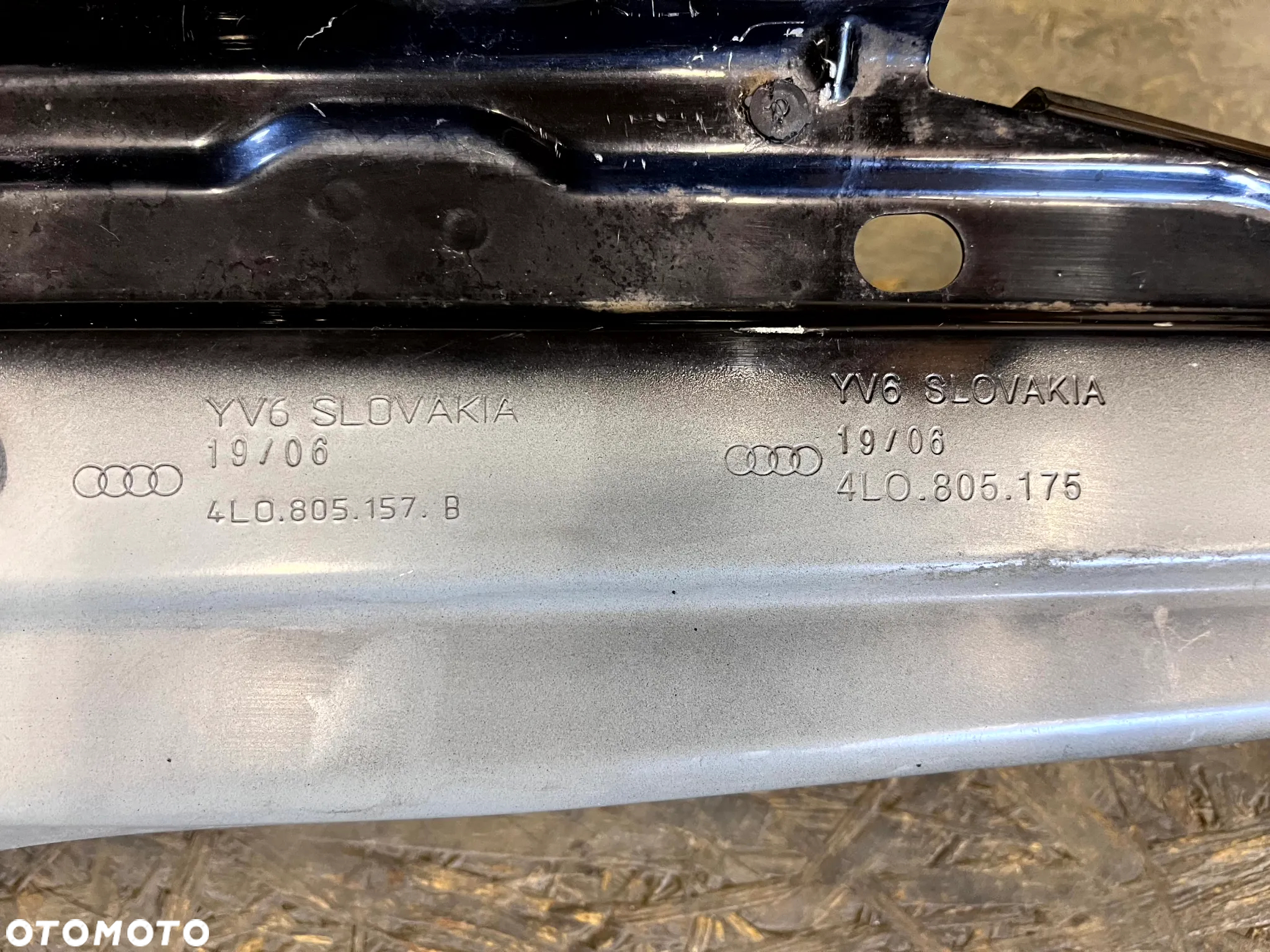 AUDI Q7 4L MOCOWANIE WSPORNIK BŁOTNIKA LEWY 4L0805157B - 4