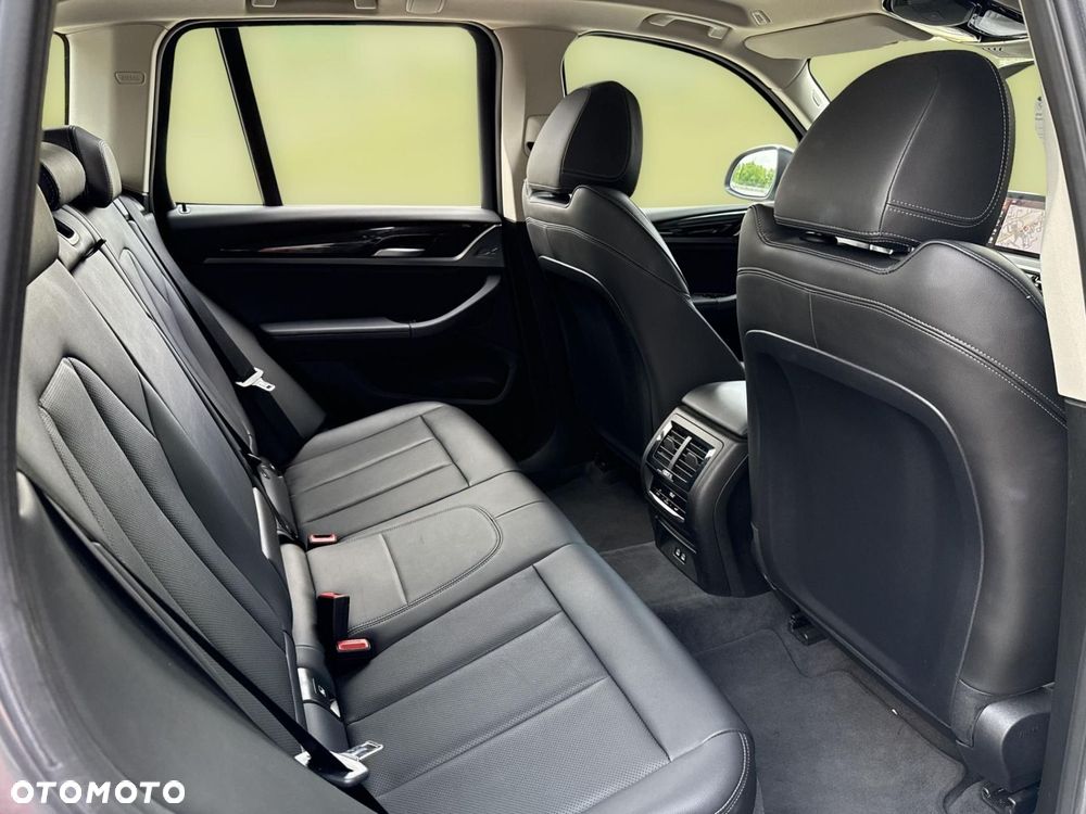 BMW X3 xDrive20i mHEV - 19