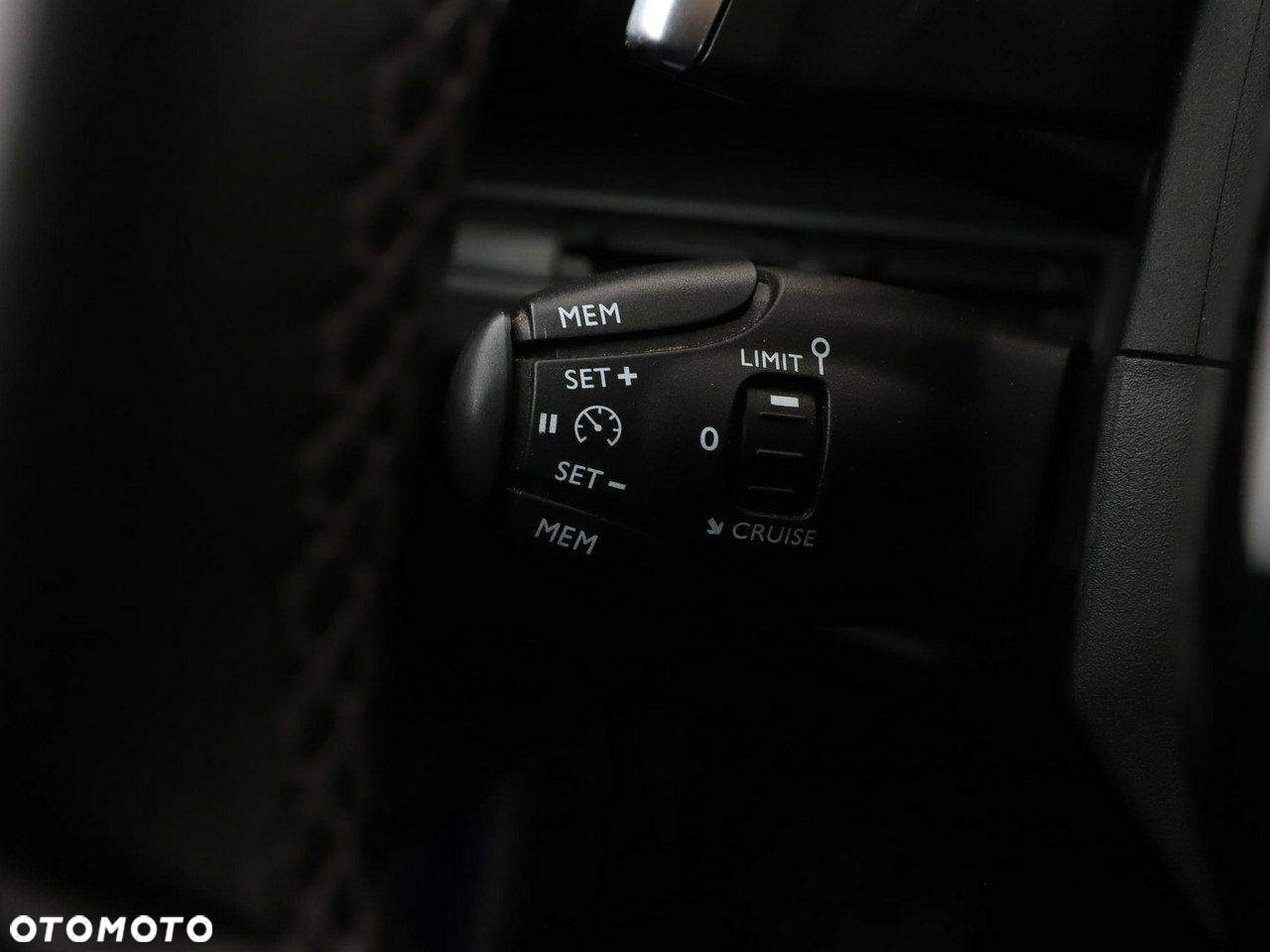 Peugeot 3008 1.2 PureTech Allure S&S EAT8 - 36