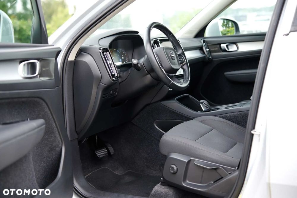 Volvo XC 40 B4 B AWD DKG Momentum Pro - 11