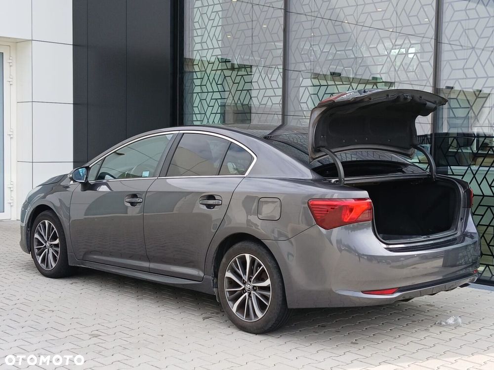 Toyota Avensis 1.8 Premium EU5 - 36