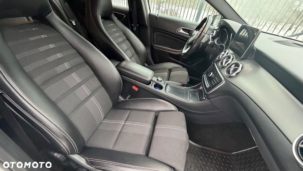 Mercedes-Benz GLA - 25