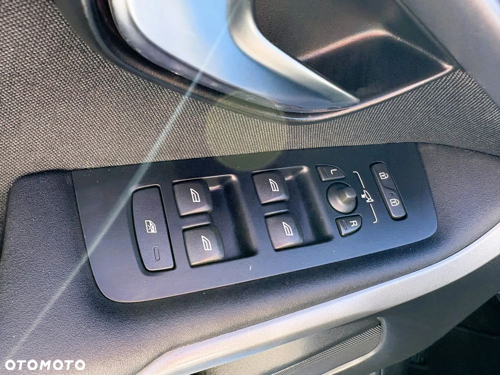 Volvo V40 D4 Geartronic RDesign - 28