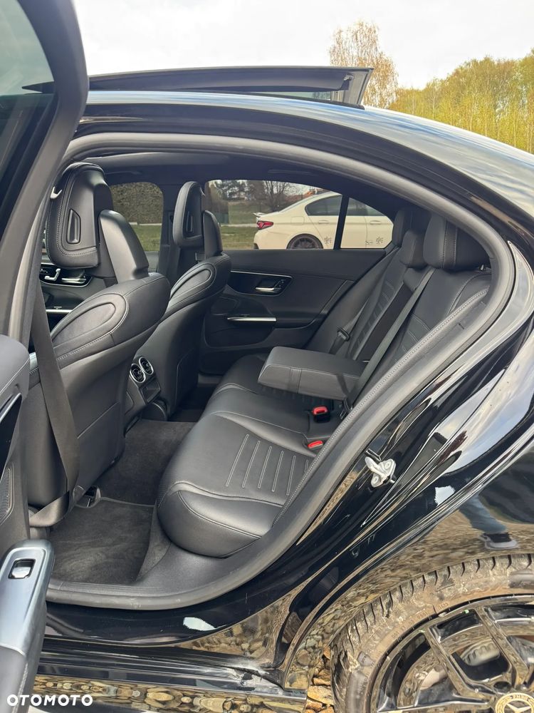 Mercedes-Benz Klasa C 300 4Matic 9G-TRONIC AMG Line - 28