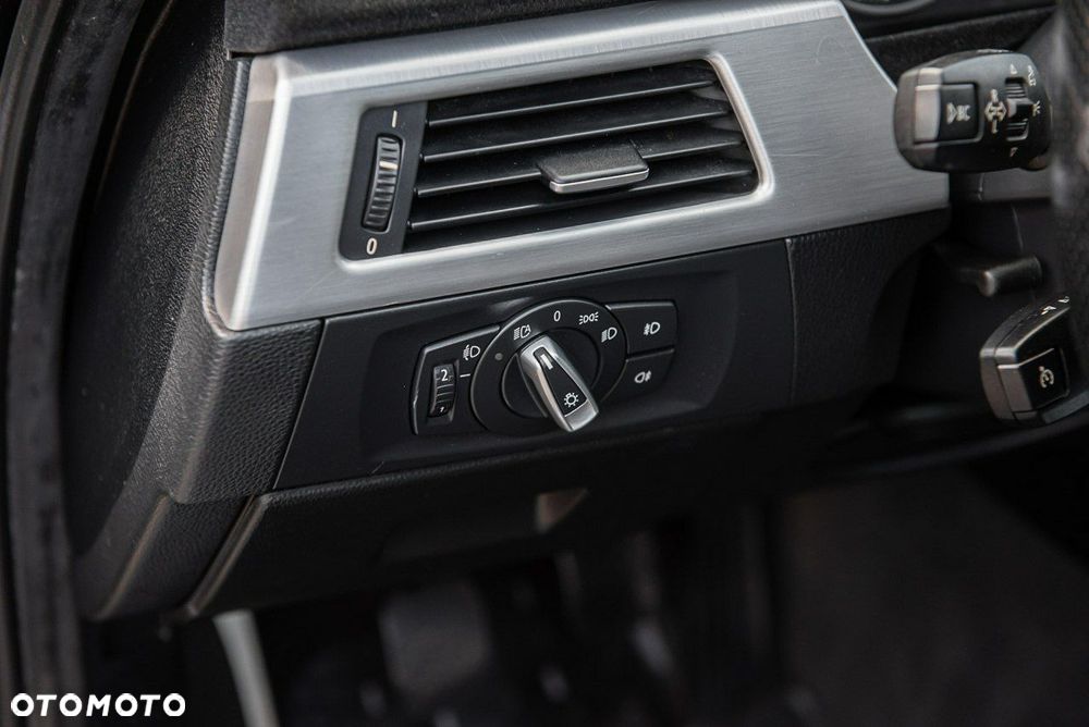 BMW Seria 3 320d Efficient Dynamics Sport Line shadow - 27