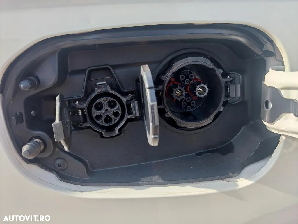 Mitsubishi Outlander 2.4 4WD Plug-In Hybrid Plus - 30