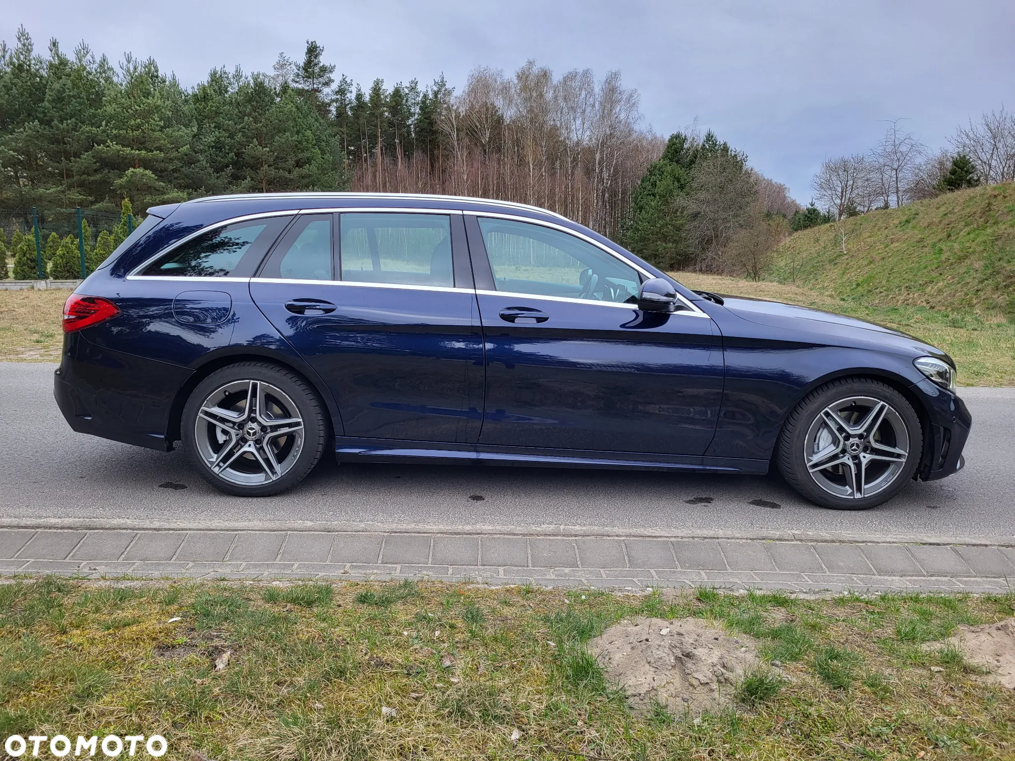 Mercedes-Benz Klasa C 220 d 4Matic 9G-TRONIC AMG Line - 4