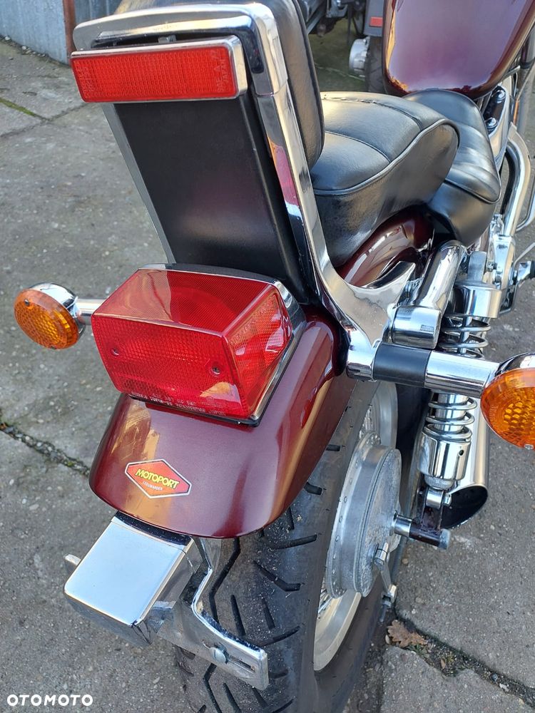 Suzuki Intruder - 18